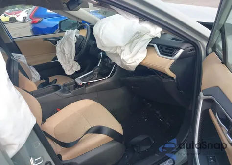 2021 Toyota Rav4 Xle z USA, uszkodzony, nr VIN 2T3P1RFV1MC141164